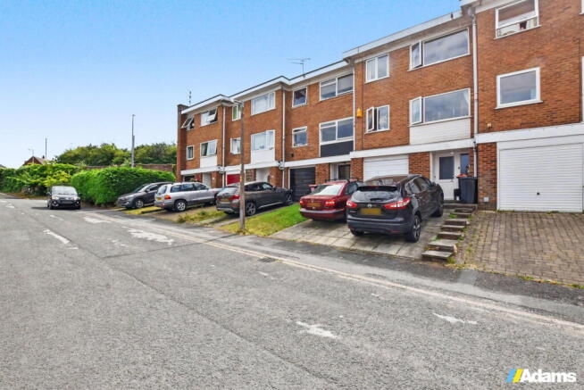 3 bed property, in Sandfields, £250,000