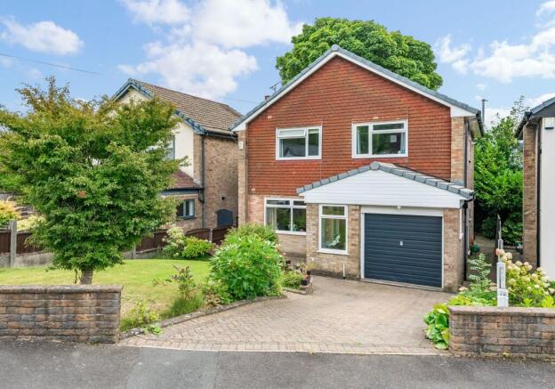 4 bed property, in Croftlands, £400,000