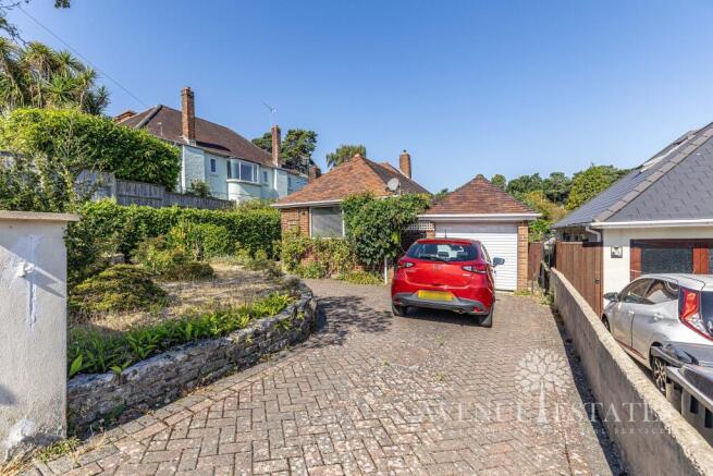 2 bed property, in Burnham Drive, £465,000