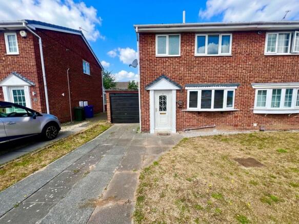 3 bed property, in Farringdon Drive, £160,000