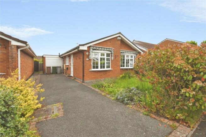 2 bed property, in Hambledon Drive, £300,000