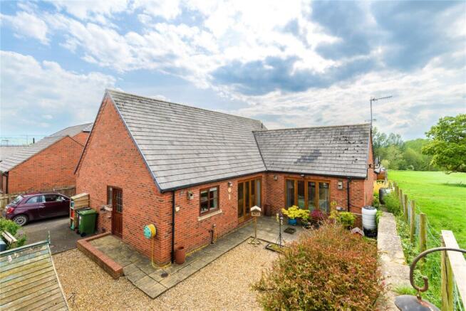 3 bed property, in Maes Chwarae, £350,000