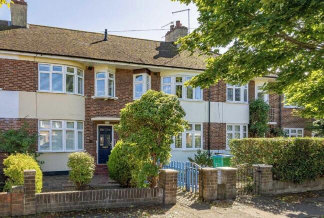 3 bed property, in Longford Close, £599,950