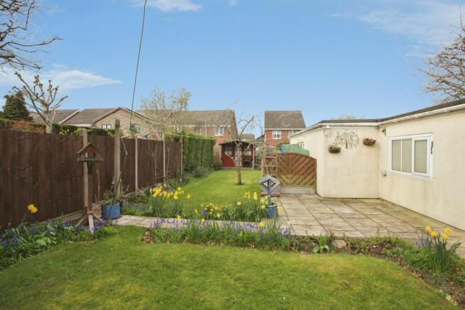 3 bed property, in Stoneycroft Road, £270,000