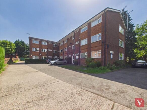 2 bed property, in James Court, £175,000