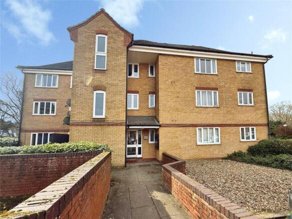 2 bed property, in Mill Road Drive, £99,995