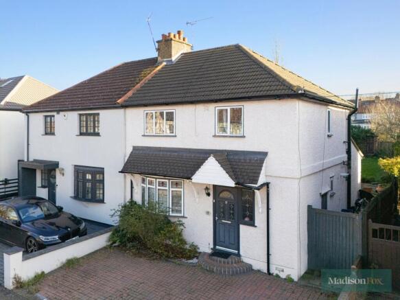 3 bed property, in Canfield Road, £625,000