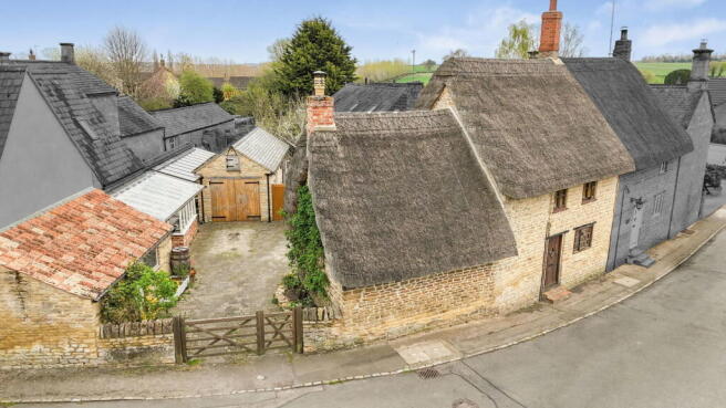 2 bed property, in Heartsease Cottage, £350,000