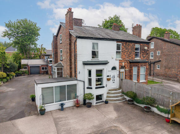 4 bed property, in Park Road, £700,000