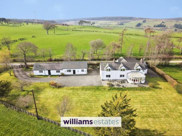 4 bed property, in Clawddnewydd, £695,000
