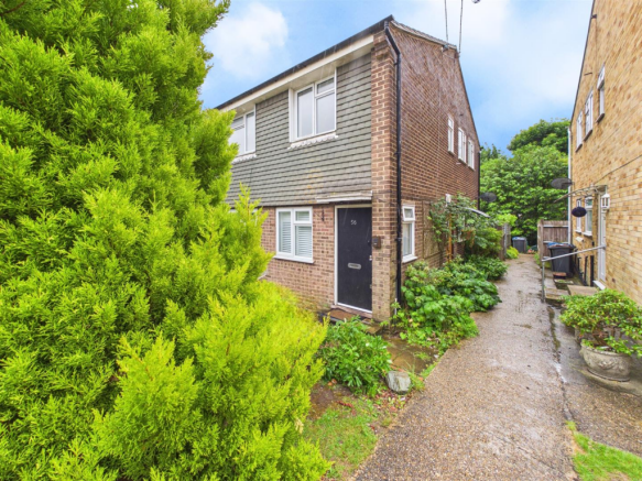 2 bed property, in Swallowdale, £250,000
