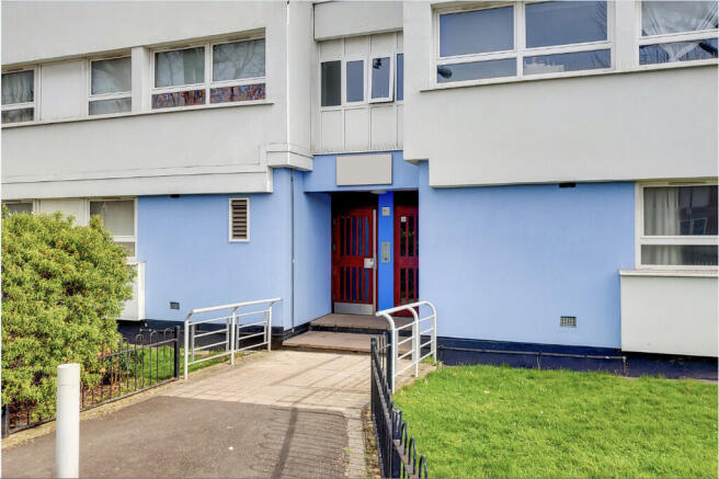 3 bed property, in Little Dimmocks, £300,000