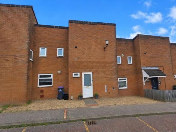 3 bed property, in 186 Charston, £105,000