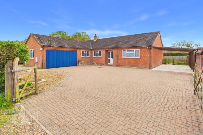 3 bed property, in Walpole Close, £435,000
