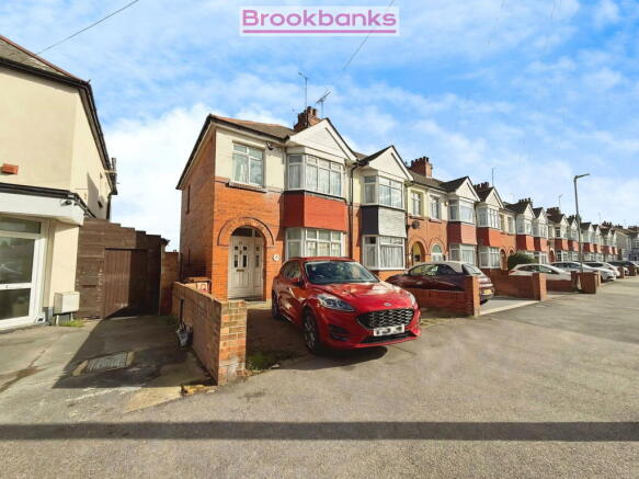 3 bed property, in Sturdee Avenue, £280,000