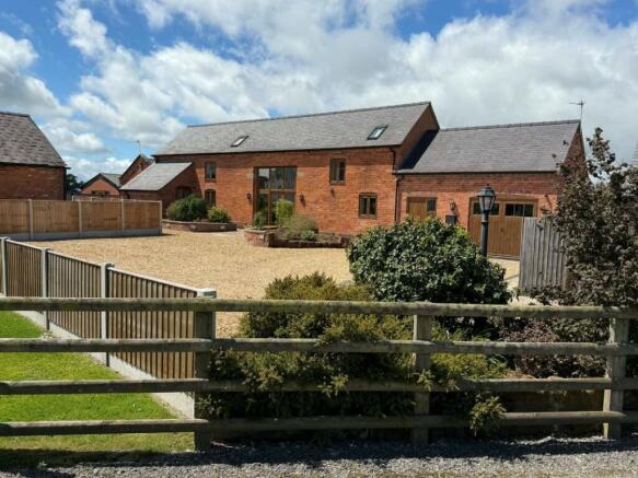 4 bed property, in The Old Mill, £600,000