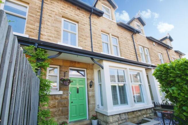 4 bed property, in Caxton Street, £600,000