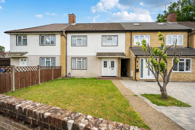 4 bed property, in Lockwood Path, £395,000