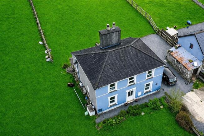 4 bed property, in Rhosygarth, £455,000