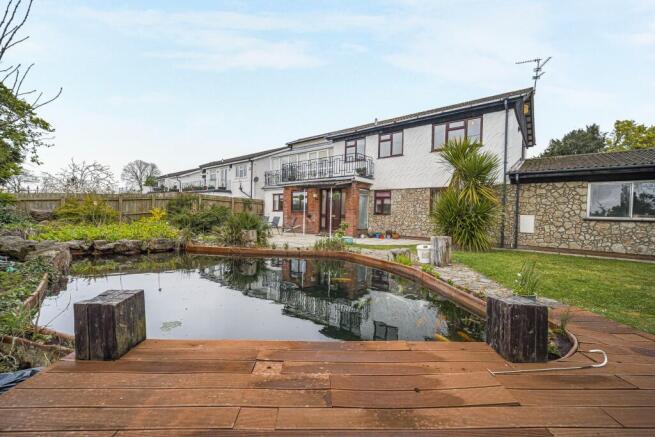 4 bed property, in Catherine Drive, £650,000