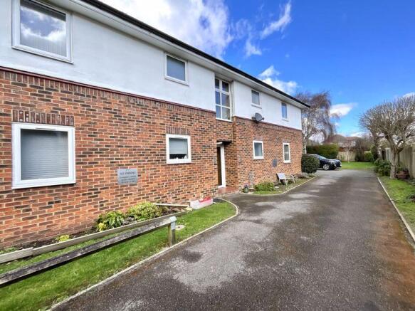 1 bed property, in Cranleigh Road, £120,000