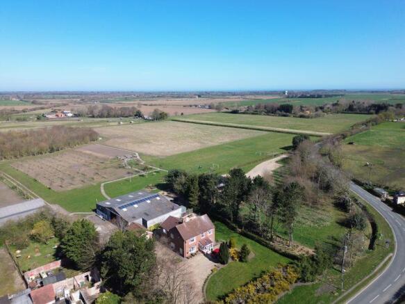 5 bed property, in Great Hatfield, £900,000