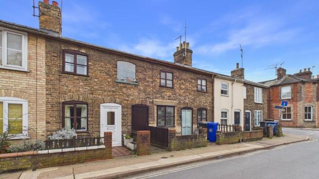 2 bed property, in Kings Road, £110,000
