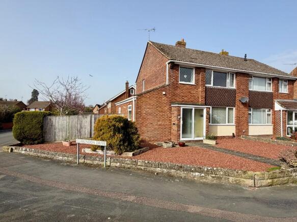 3 bed property, in Parsons Way, £325,000