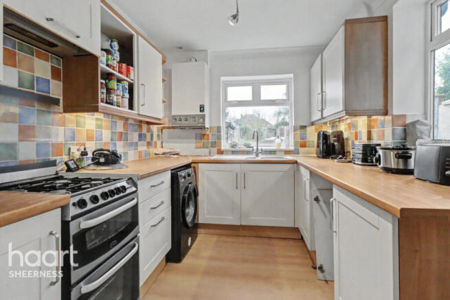2 bed property, in Queenborough Road, £200,000