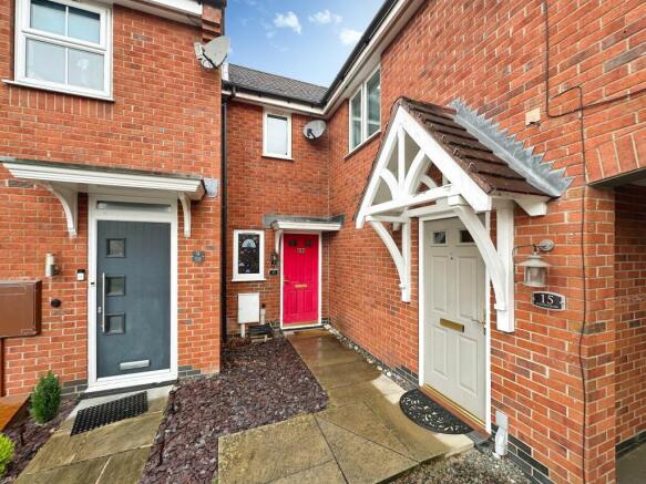 3 bed property, in Stirling Close, £200,000