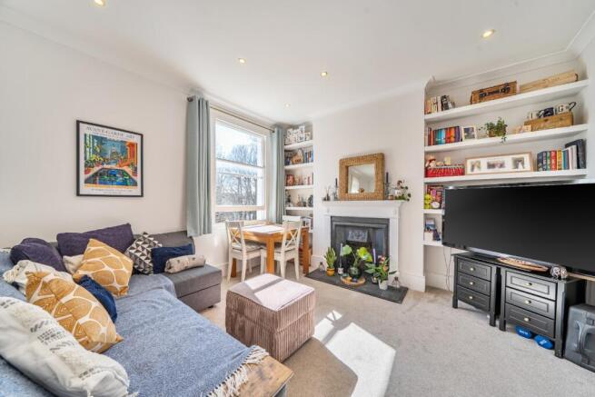 2 bed property, in Breakspears Road SE4, £500,000