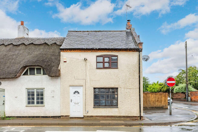 2 bed property, in High Street, £175,000