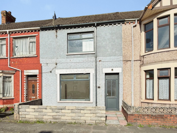 4 bed property, in Tydraw Street, £125,000