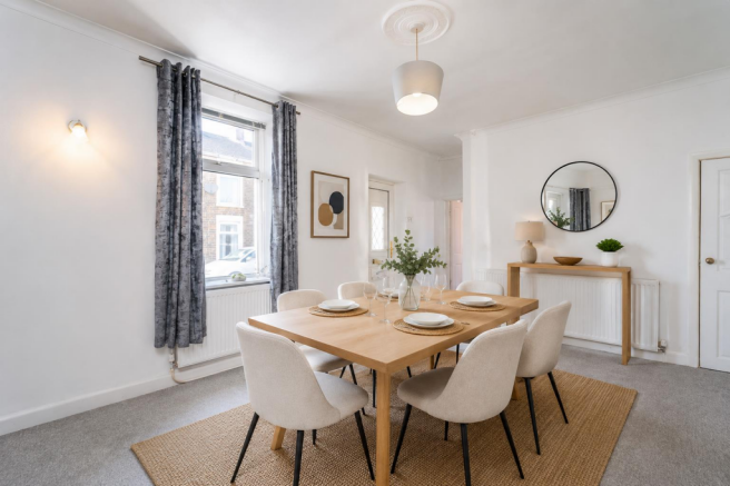 2 bed property, in Albert Street, £110,000