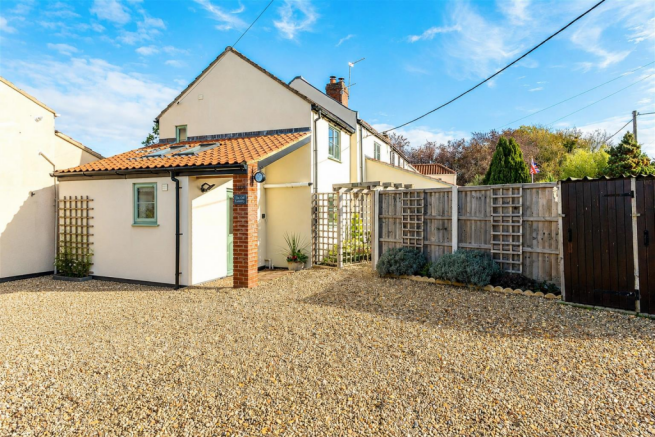 2 bed property, in Manor Road, £330,000