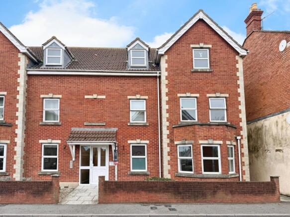 2 bed property, in Church Street, £95,000