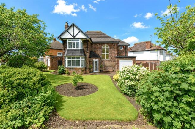 3 bed property, in Dingwall Drive, £470,000
