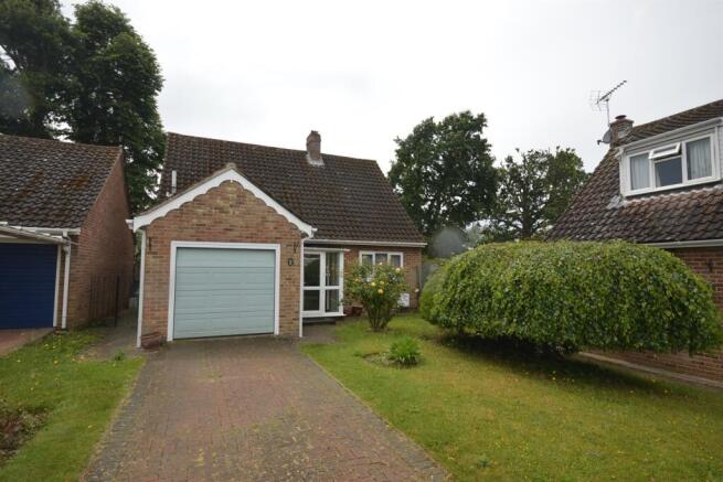 2 bed property, in Greenway Gardens, £450,000