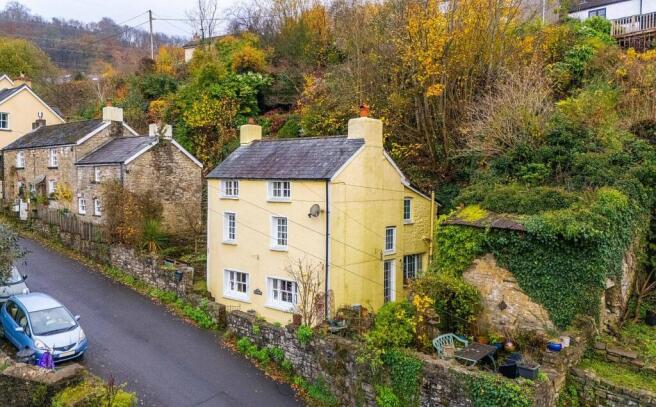 3 bed property, in Lower Station Road, £325,000
