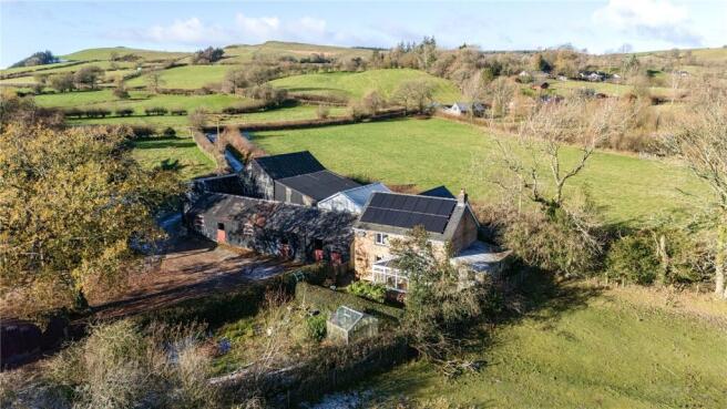 3 bed property, in Trefeglwys, £450,000