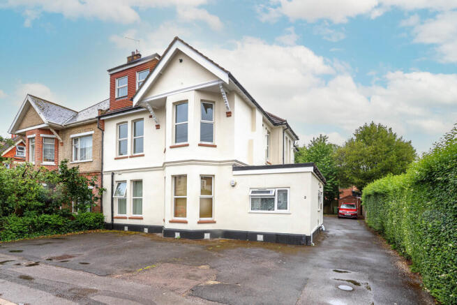 1 bed property, in Campbell Road, £120,000