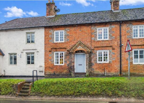 2 bed property, in Swan Street, £415,000