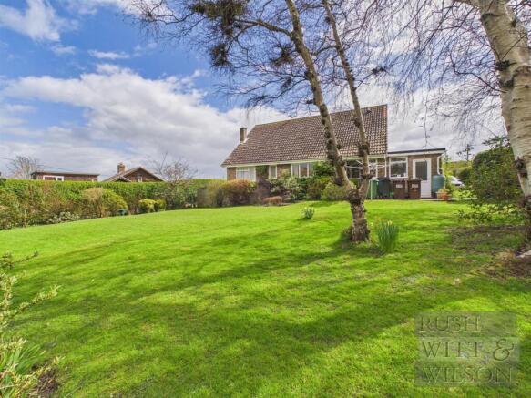4 bed property, in Sea Road, £425,000