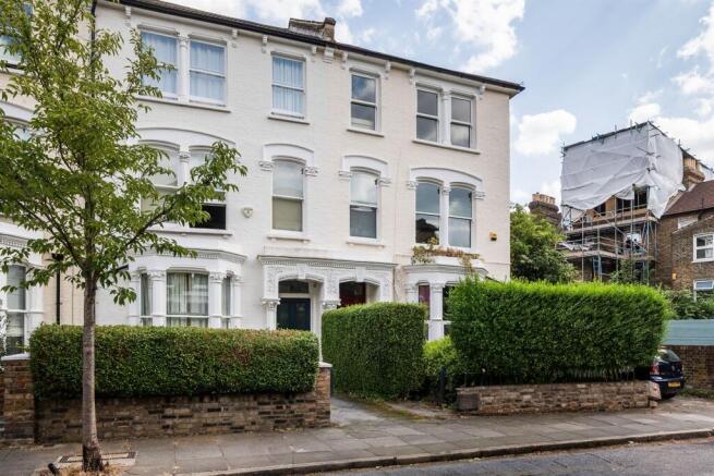 2 bed property, in Connaught Road, £600,000