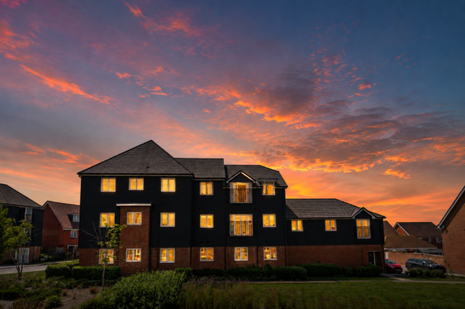 2 bed property, in Capon Park, £260,000