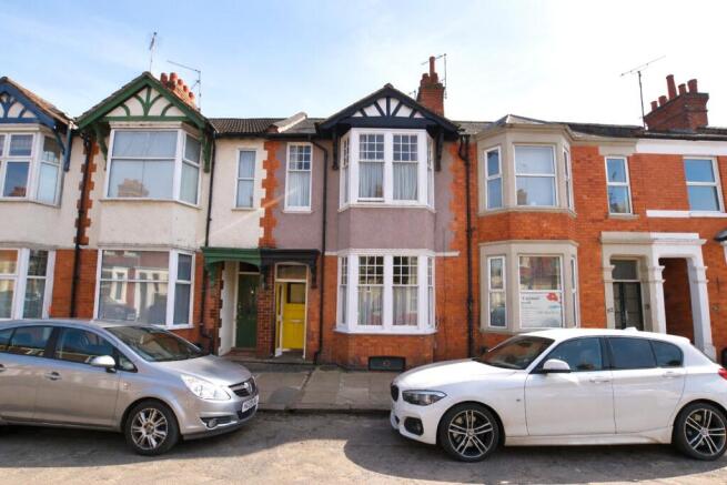 3 bed property, in Cedar Road, £270,000