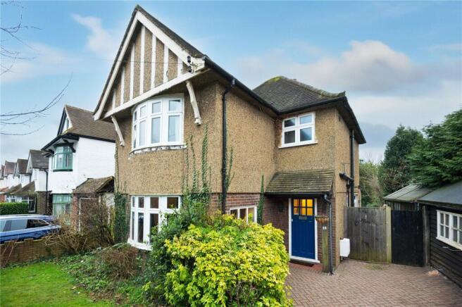 3 bed property, in Tillingbourne Road, £850,000