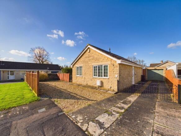 2 bed property, in Kipling Road, £315,000