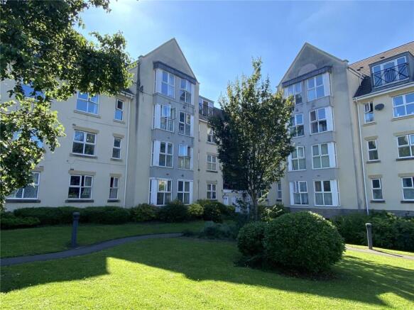 2 bed property, in Fishponds Road, £135,000