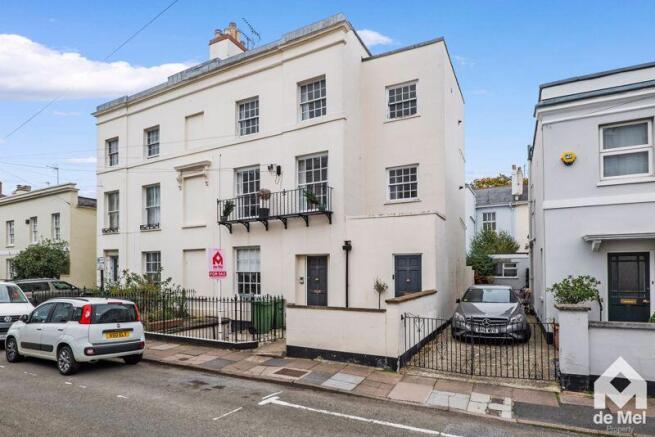 1 bed property, in Montpellier Villas, £450,000
